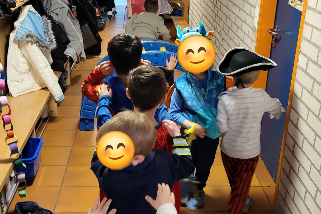 Polonäse durchs Kinderhaus