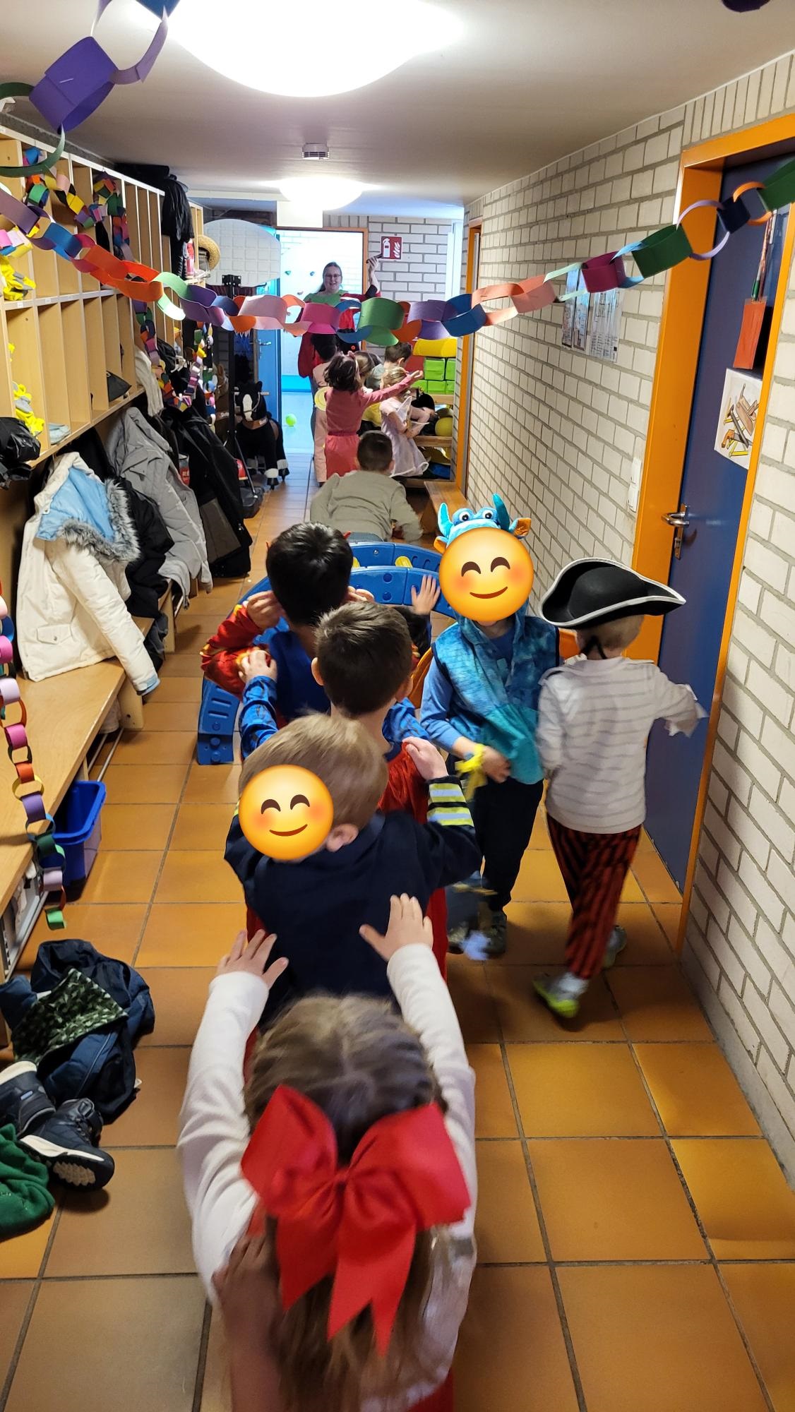 Polonäse durchs Kinderhaus