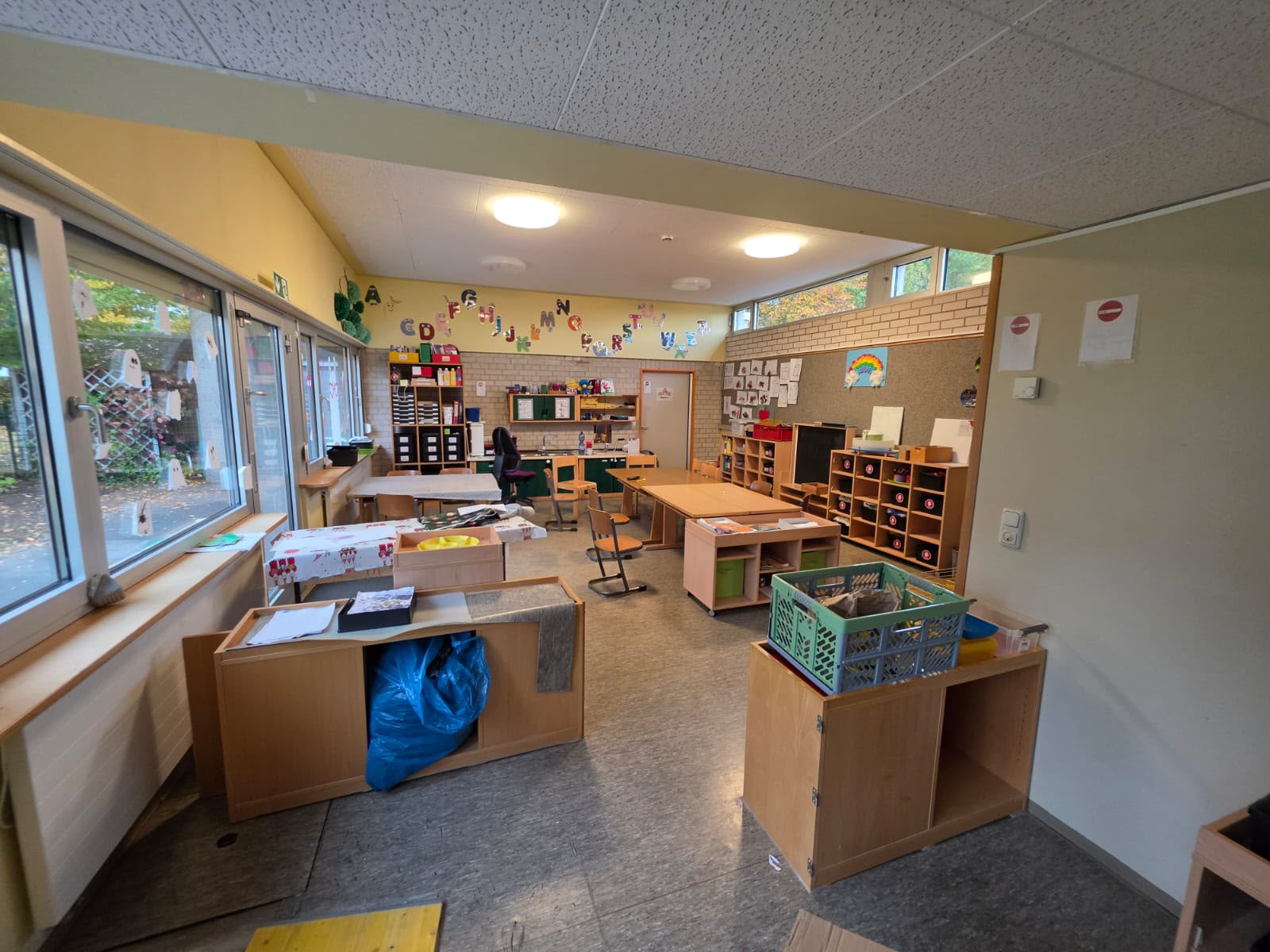 Atelier und Labor davor