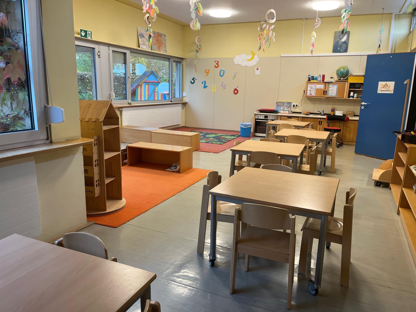 Spielezimmer davor